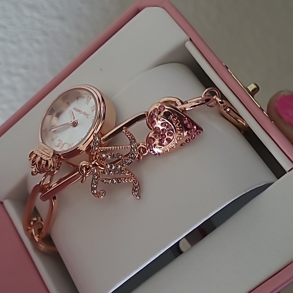 NWT Rose Gold Women's Charm Bracelet Watch - Picture 3 of 9